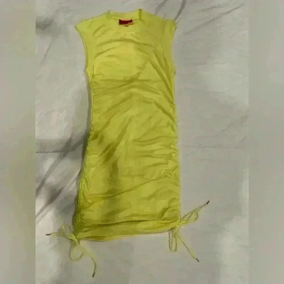 Jennifer Lopez Dresses & Skirts - Jennifer Lopez Midi Dress Size Medium Yellow